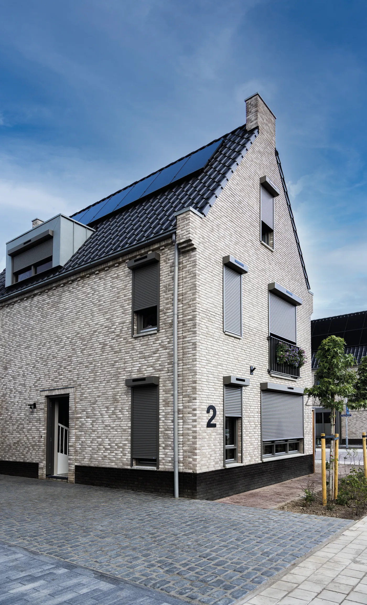 Solarrollladen am Klinkerhaus