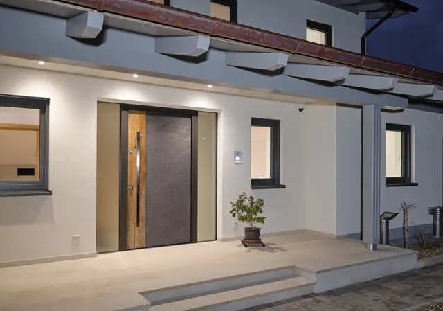 Haustür mit Holz-Metall-Optik