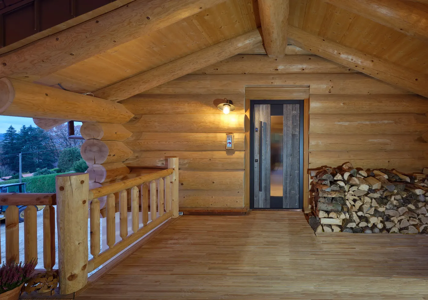 Haustür am Blockhaus